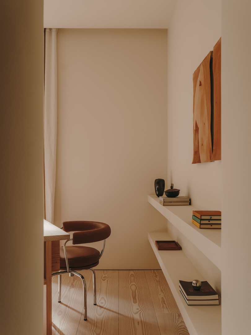 由 Plantea Estudio 设计的极简主义公寓 Casa Ambrose