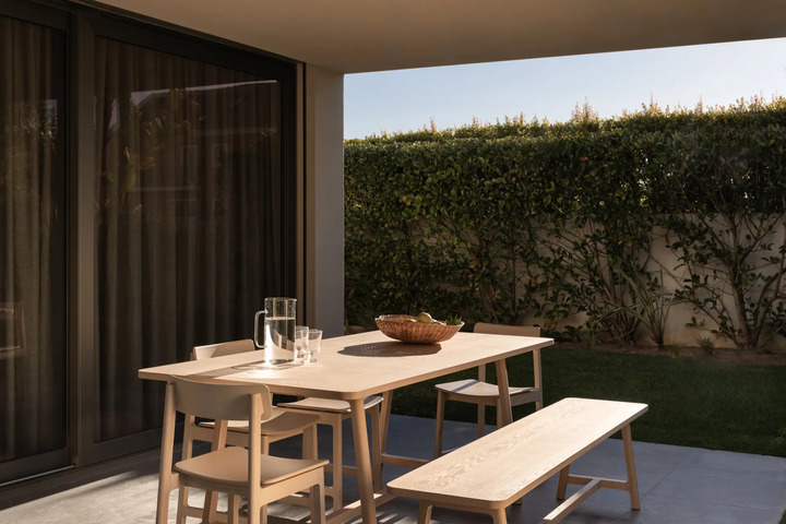 Depping&Jørgensen 推出 FRAME 实木餐厅家具系列