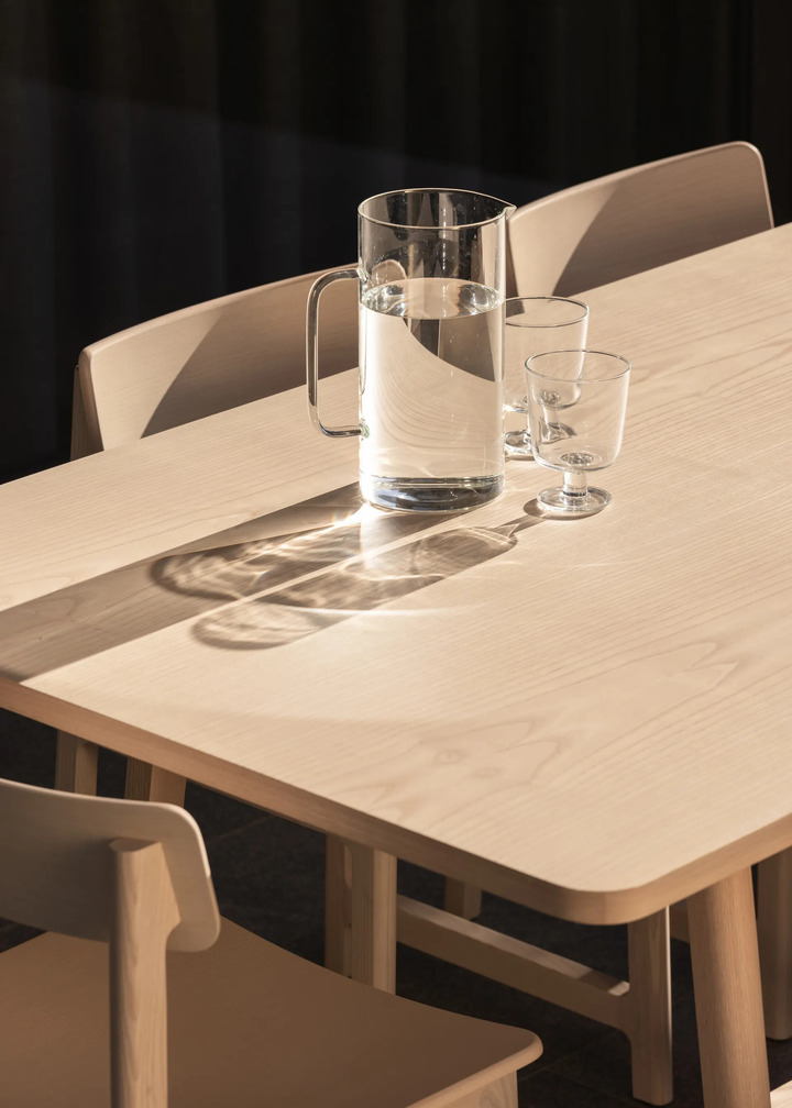 Depping&Jørgensen 推出 FRAME 实木餐厅家具系列