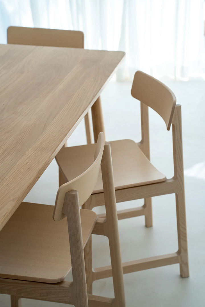 Depping&Jørgensen 推出 FRAME 实木餐厅家具系列