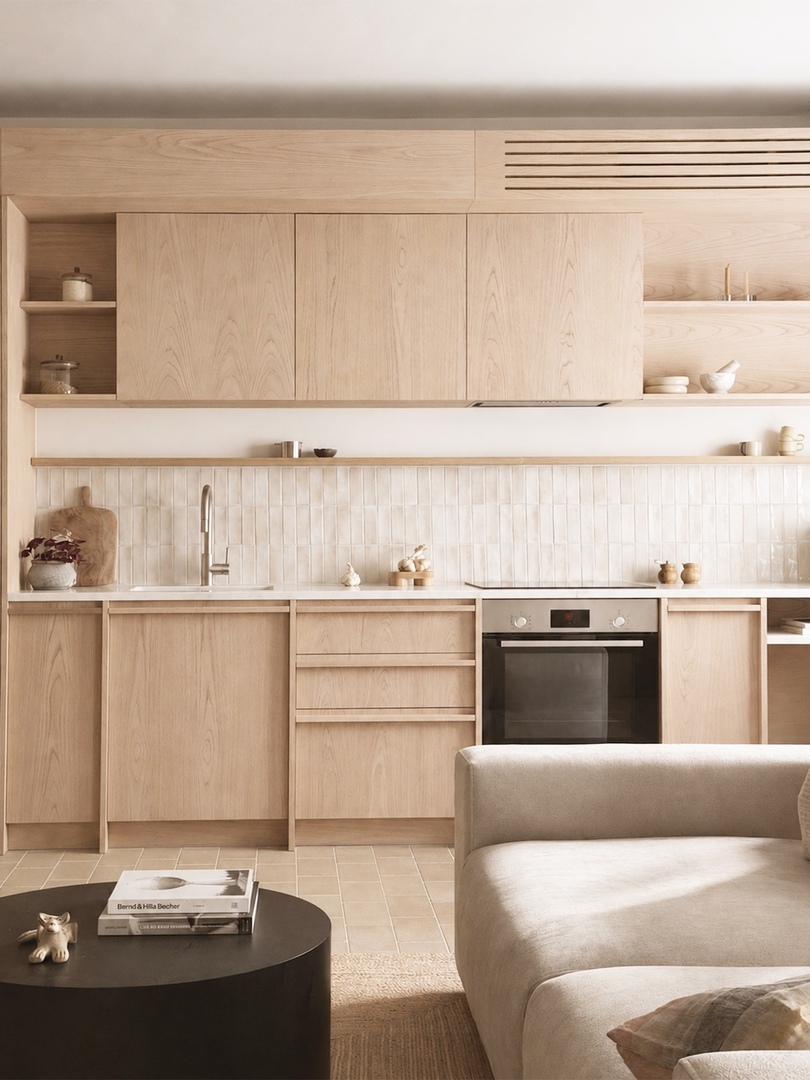 46㎡极简住宅：Kolonaki Micro公寓用一体化木作释放空间