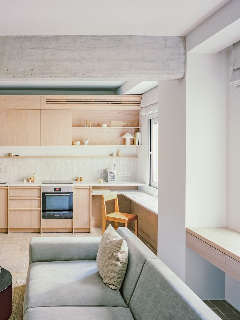 46㎡极简住宅：Kolonaki Micro公寓用一体化木作释放空间