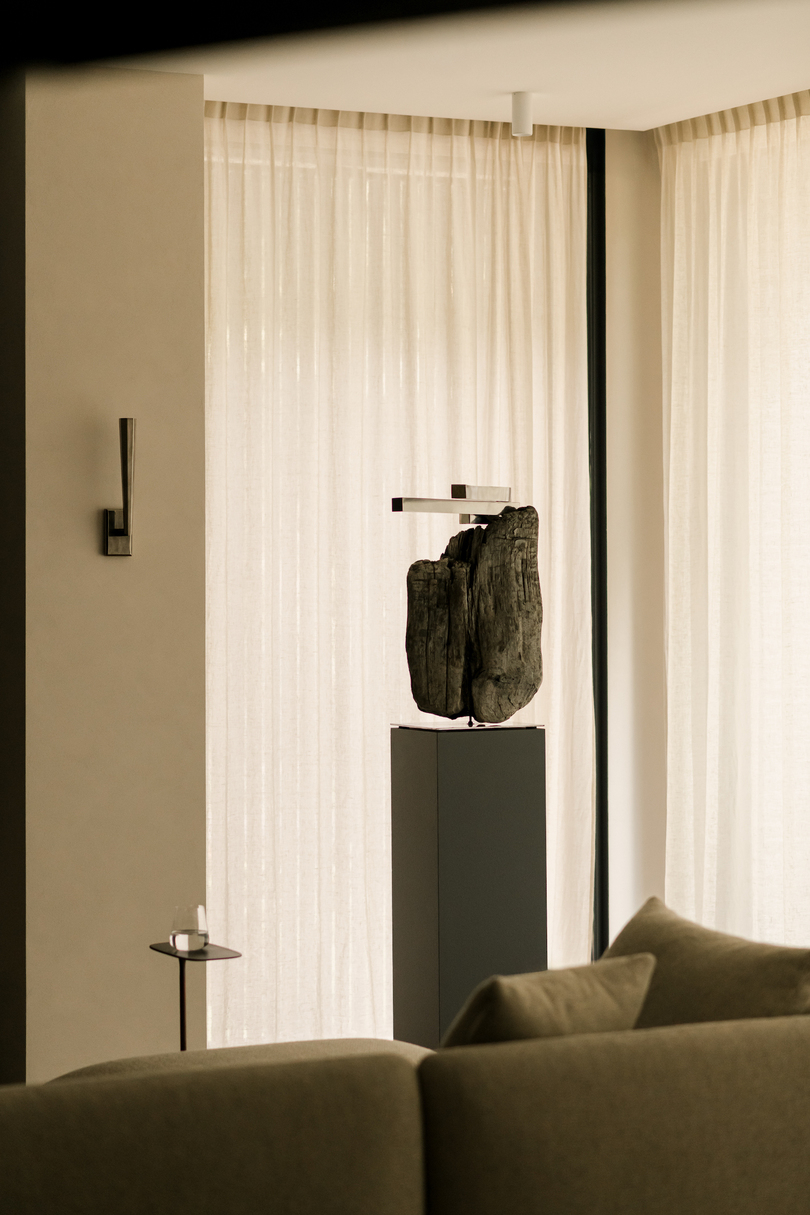 Oskar Firek Architects设计的极简主义住宅SAR Apartment