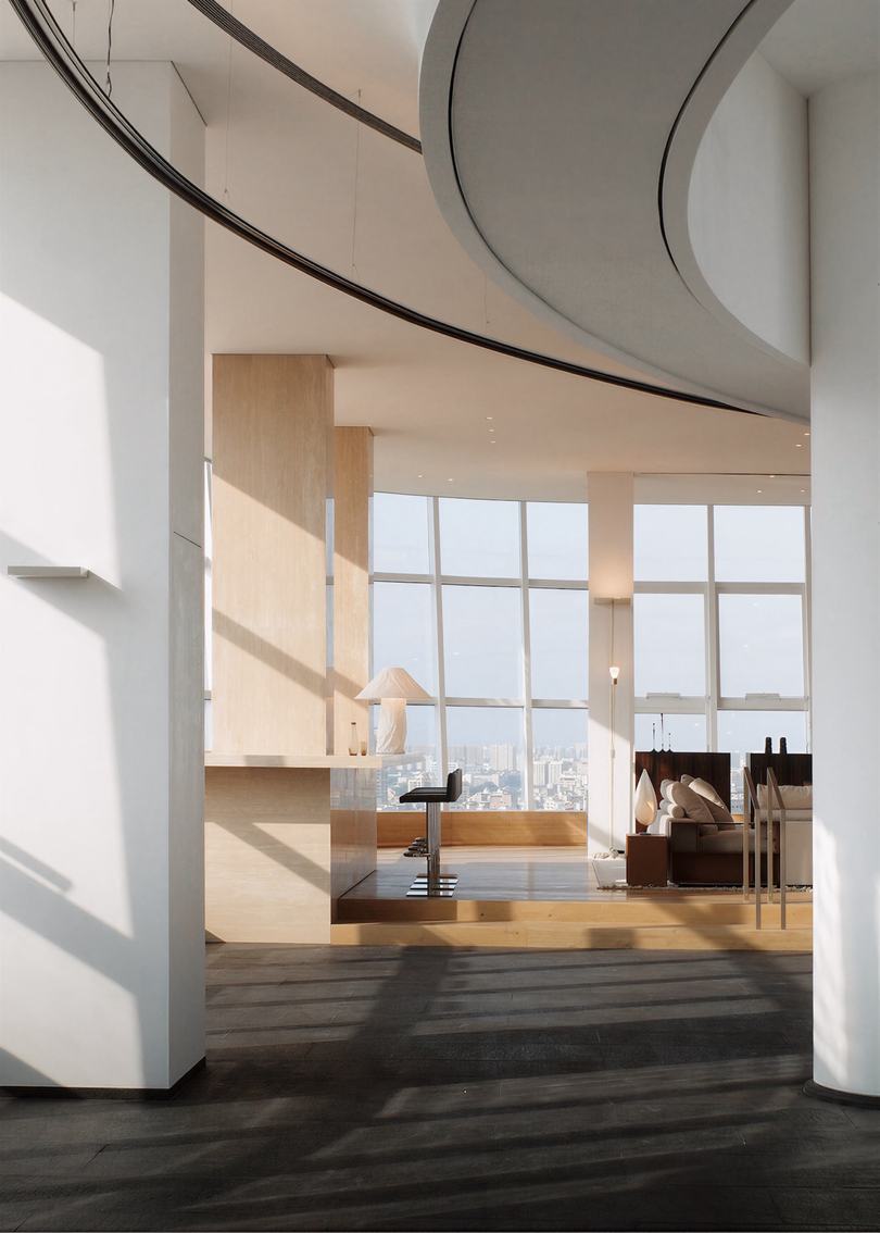 由 Studio Per 设计的极简办公空间 Skyline Workscape
