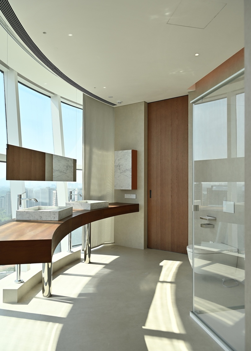 由 Studio Per 设计的极简办公空间 Skyline Workscape