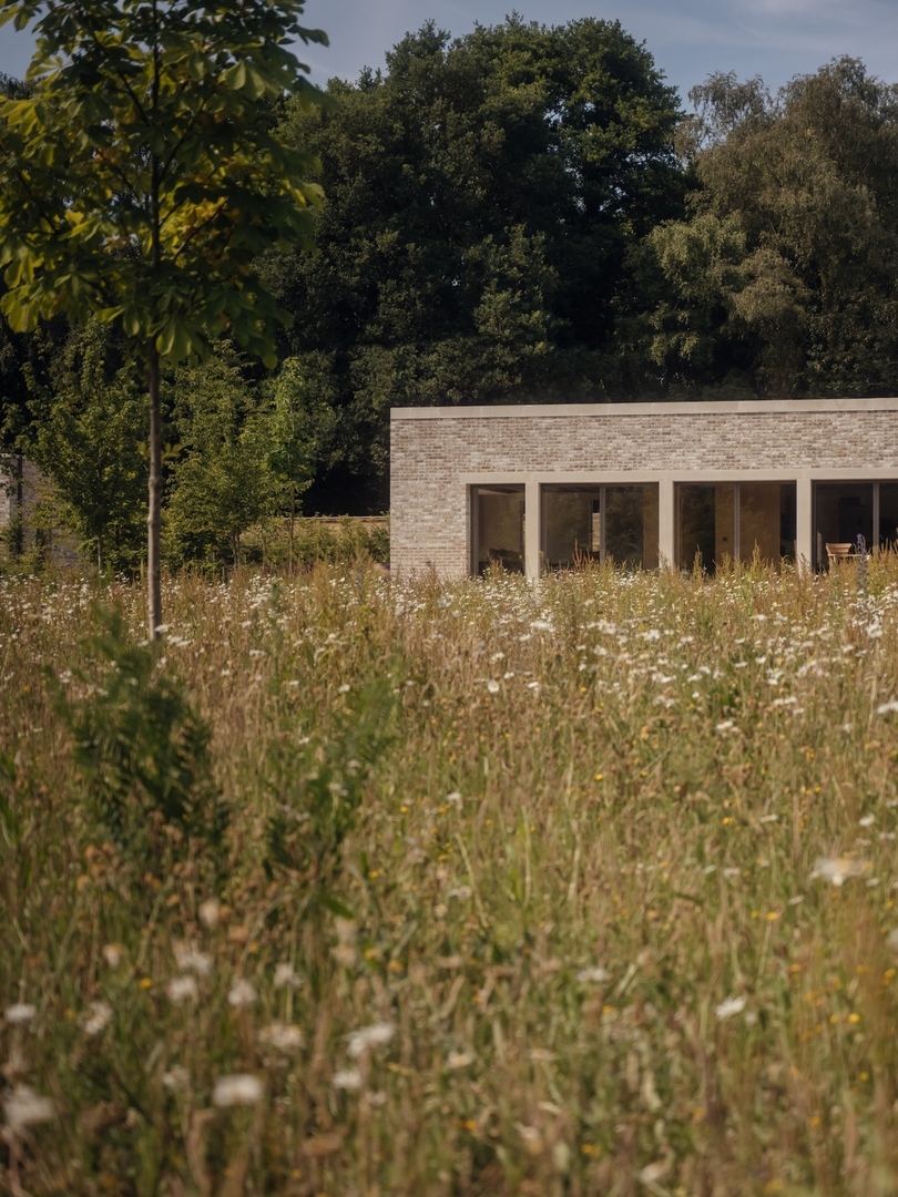 McLean Quinlan 设计的极简主义住宅 Virginia Water