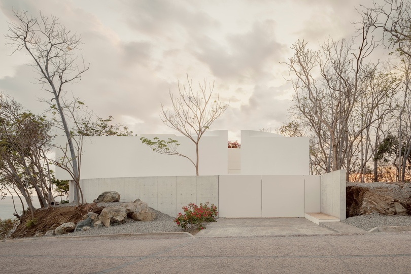 Casa Malonic海滨住宅：极简建筑与自然景观的诗意融合
