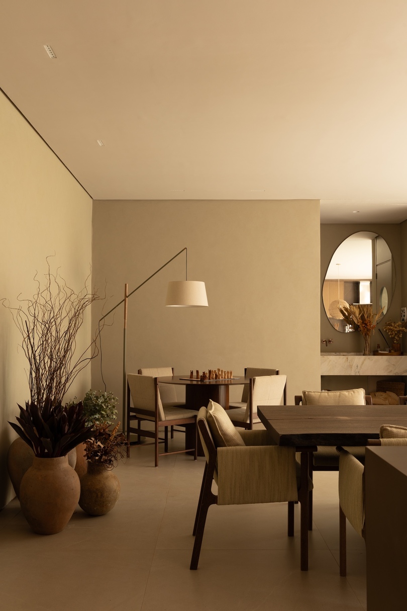 JCB House|SUITE以双庭院与自然材质重塑巴西现代居住空间