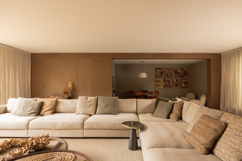JCB House|SUITE以双庭院与自然材质重塑巴西现代居住空间