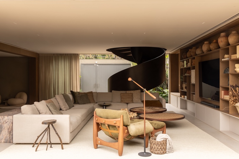 JCB House|SUITE以双庭院与自然材质重塑巴西现代居住空间