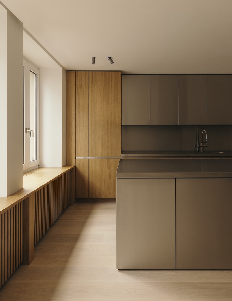Nidus设计|Apartment 1956以橡木与不锈钢重塑经典公寓