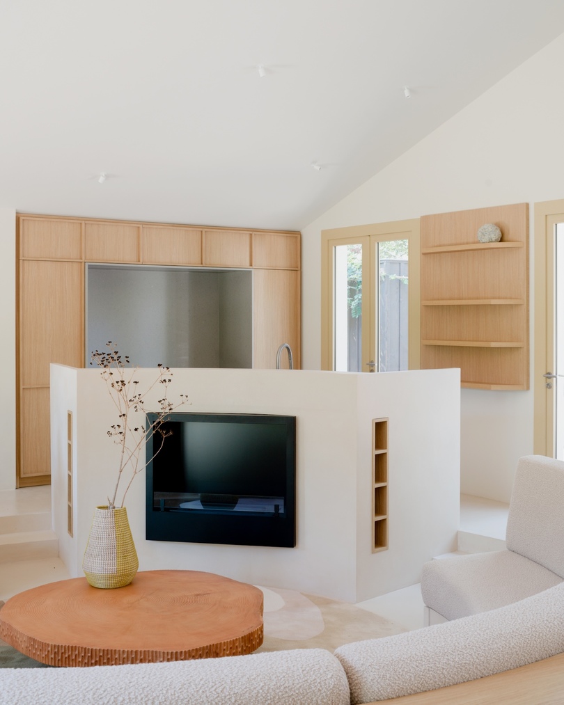 Seaside House：Studio Razavi以弧形设计连接室内与自然