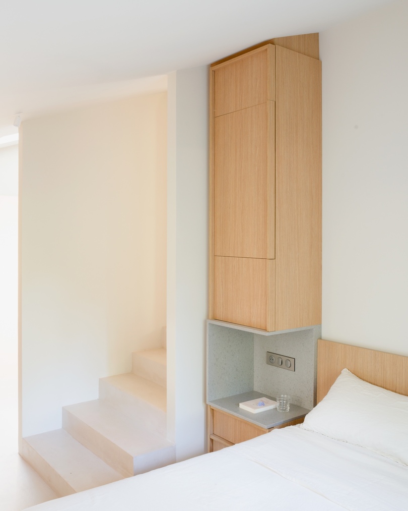 Seaside House：Studio Razavi以弧形设计连接室内与自然