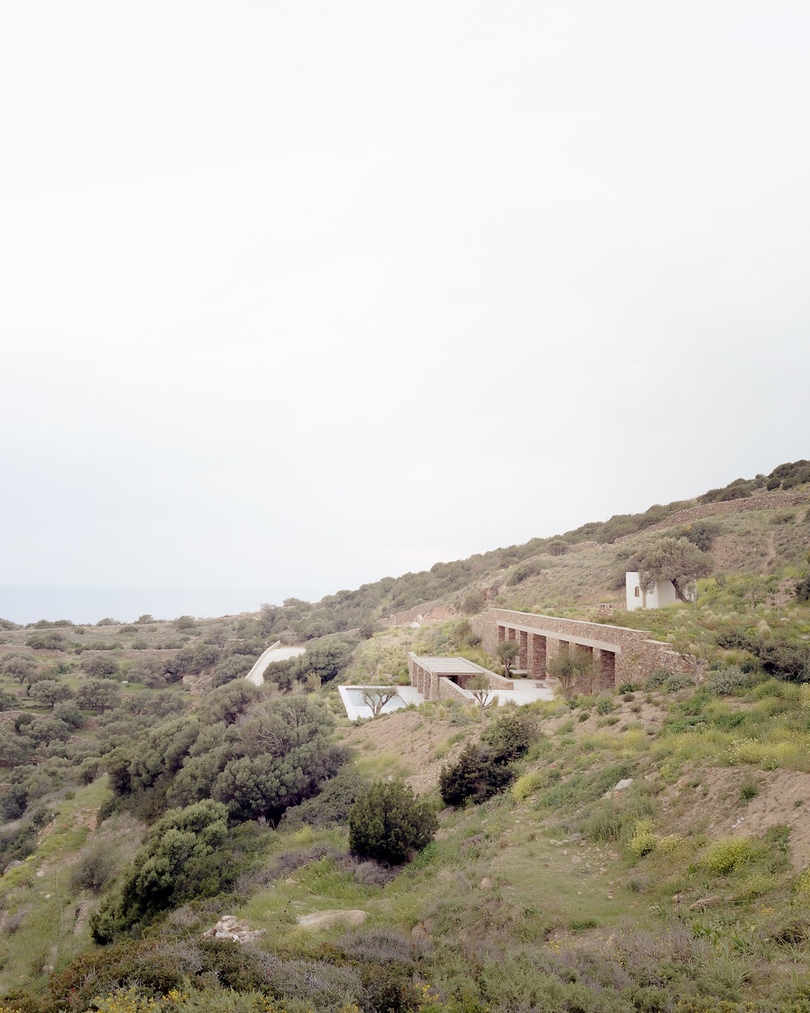 希腊 Sifnos Fysika 住宅|隐于梯田之下的极简建筑设计