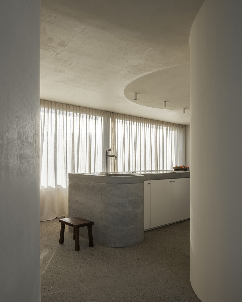 Villa Nouvelle Vague 半埋沙丘,探索混凝土的流动之美