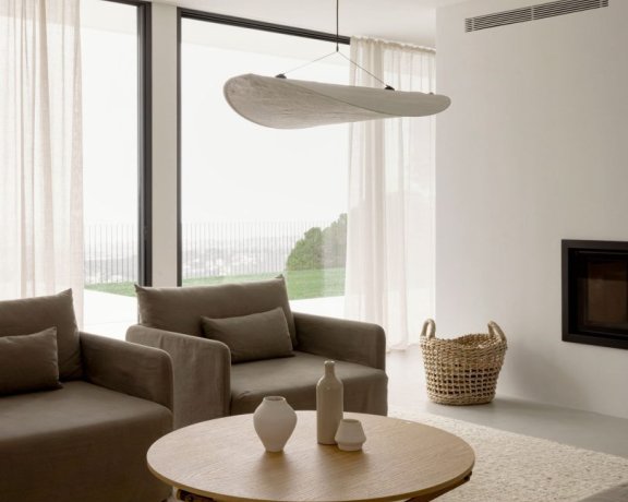 由Norm Architects设计的极简住宅Cabrils Hillside