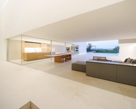 Fran Silvestre Arquitectos设计的现代住宅The Empty House