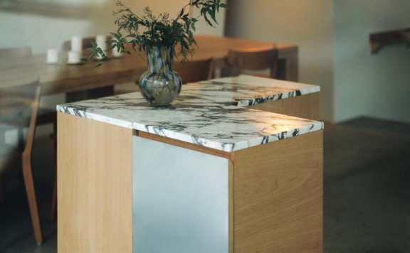 由Altbau studio设计的迷你酒吧Acid House