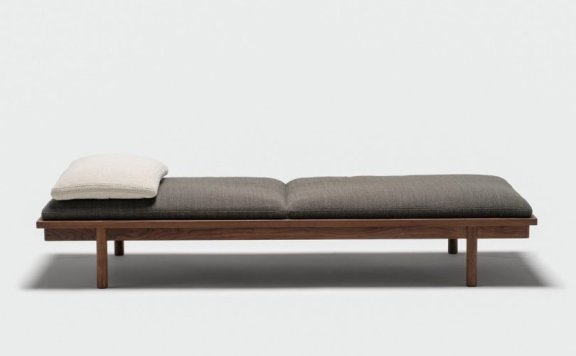 Cameron Foggo设计的极简沙发床Pensive Daybed
