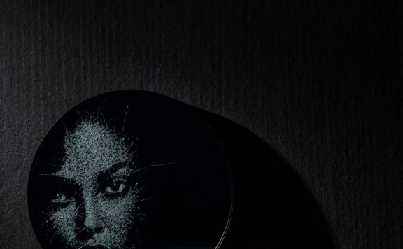 2023米兰设计周:Simon Berger设计的镜子Reflected Identities