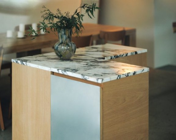 由Altbau studio设计的迷你酒吧Acid House