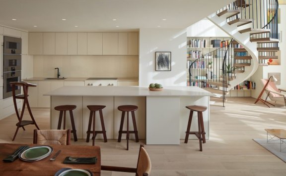 Norman Kelley设计的极简公寓Apartment with Staircase