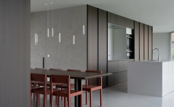 由BASIL architecture设计的极简住宅House WADD