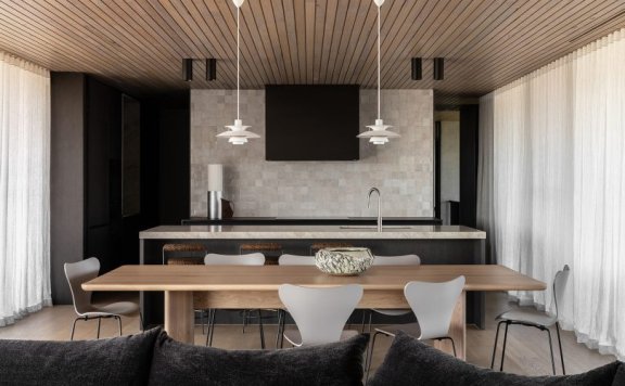 由GOLDEN设计的极简现代住宅Montfort House