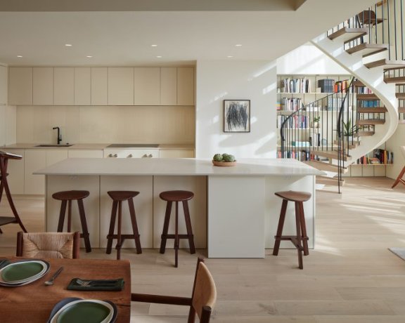 Norman Kelley设计的极简公寓Apartment with Staircase