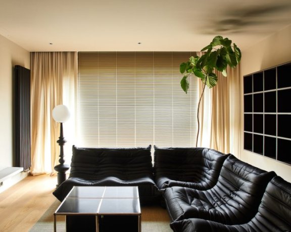 由Nothing Design设计的极简公寓Black Apartment