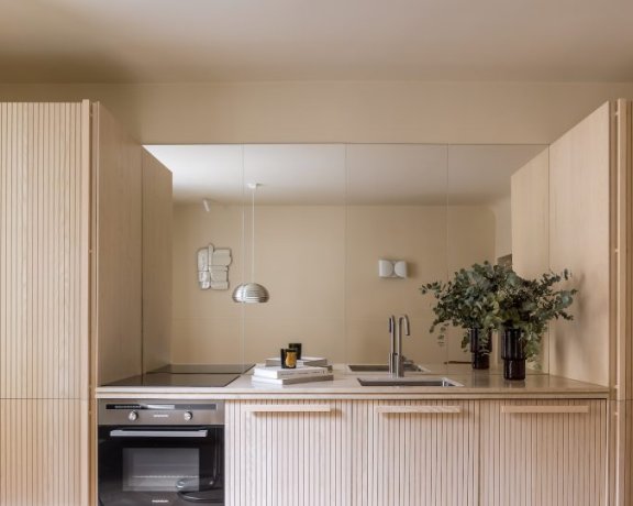 由Bella-Pia设计的极简公寓Jean Pierre Timbaud