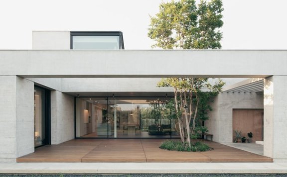 Didonè Comacchio Architects设计的极简主义住宅House FN