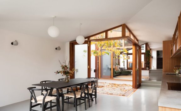 由Turner Architects设计的极简住宅A Cloistered House