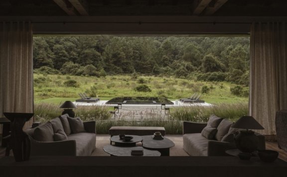 由Bernardo Chavez Peón设计的极简主义住宅Los Durmientes