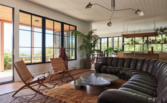 由Robert McKinley工作室设计的现代家居Captain Balfour