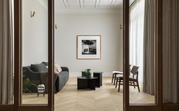由Febrero设计的极简主义公寓MS7 Apartment