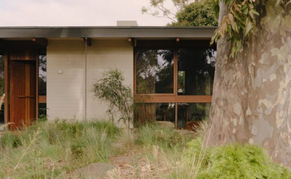 由Nüüd设计的极简主义住宅Monty Sibbel