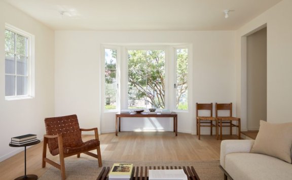 由After Co.设计的极简主义住宅Ridge House