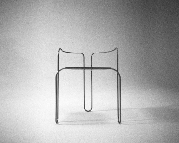 西班牙工作室Laboratorio设计的极简主义椅子Cadencia Chair