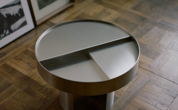 Monika Zemlickaite设计的极简主义家具Arounders