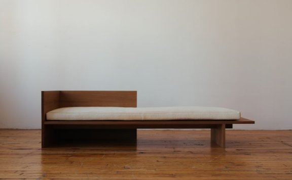 Gregory Beson设计的极简主义沙发床Arthur Daybed