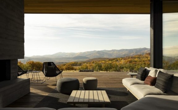 由KLIMA设计的极简主义住宅Slot House