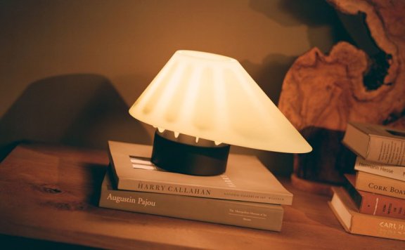 美国灯饰品牌：Bennett为Gantri设计的台灯Ursa Minor