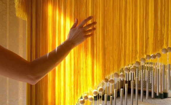 2024米兰设计周：Sara Ricciardi的沉浸式装置“柳树下”