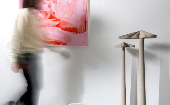 James Haywood设计的极简主义桌子Xanadu Table