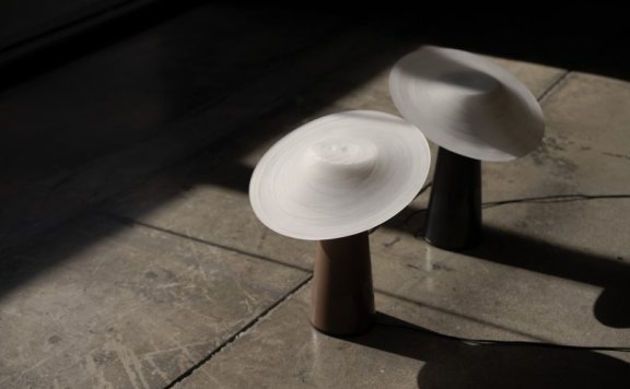 由Ming-Li Chang设计的极简台灯Dai Table Lamp