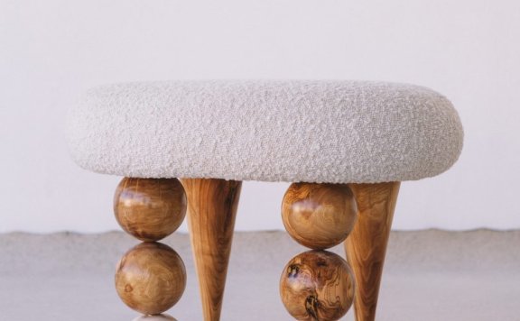 由Worn Studio设计的极简风格凳子Arachne Stool