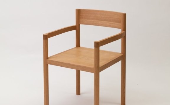 Ted Synnott设计的极简风格的椅子Otama Chair