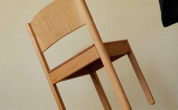 Juhl & Lange设计的极简主义椅子Kontra Chair