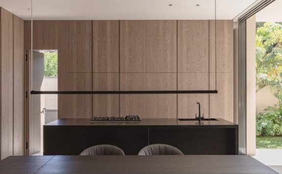 由Francesc Rifé Studio设计的极简住宅Ene House